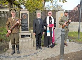 Odhalení pomníku padlým za I. světové války v Dolním Týnci