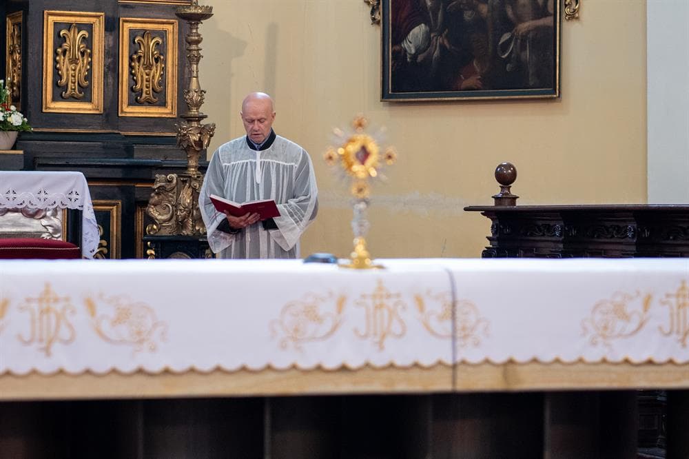 dfd67635-f15e-4b01-823b-f70b49a8