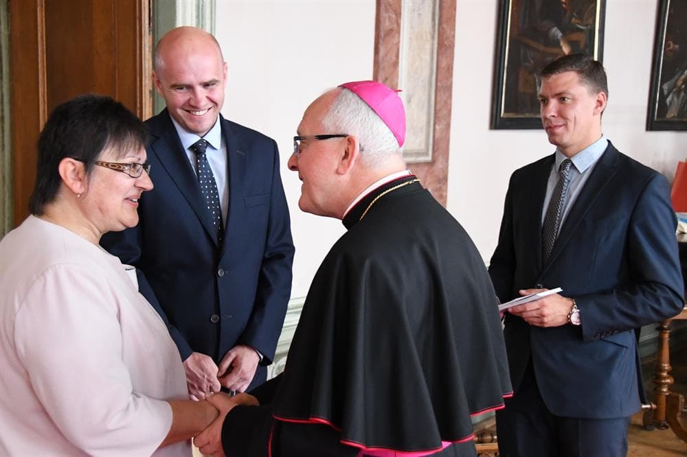 f909f034-12bb-43eb-a130-4b93e4e6