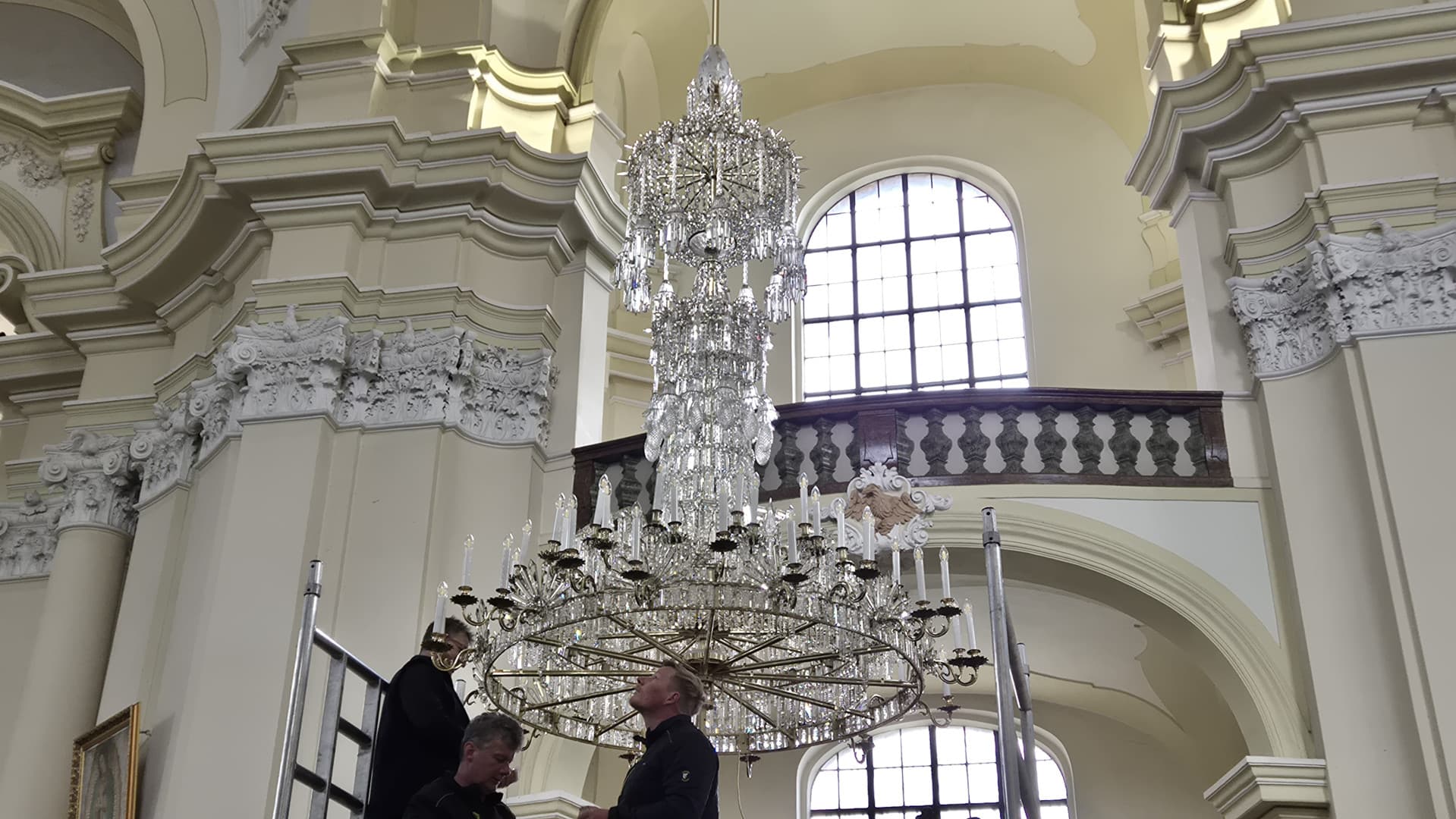 Lustr v chrámu Navštívení Panny Marie v Hejnicích je zpět