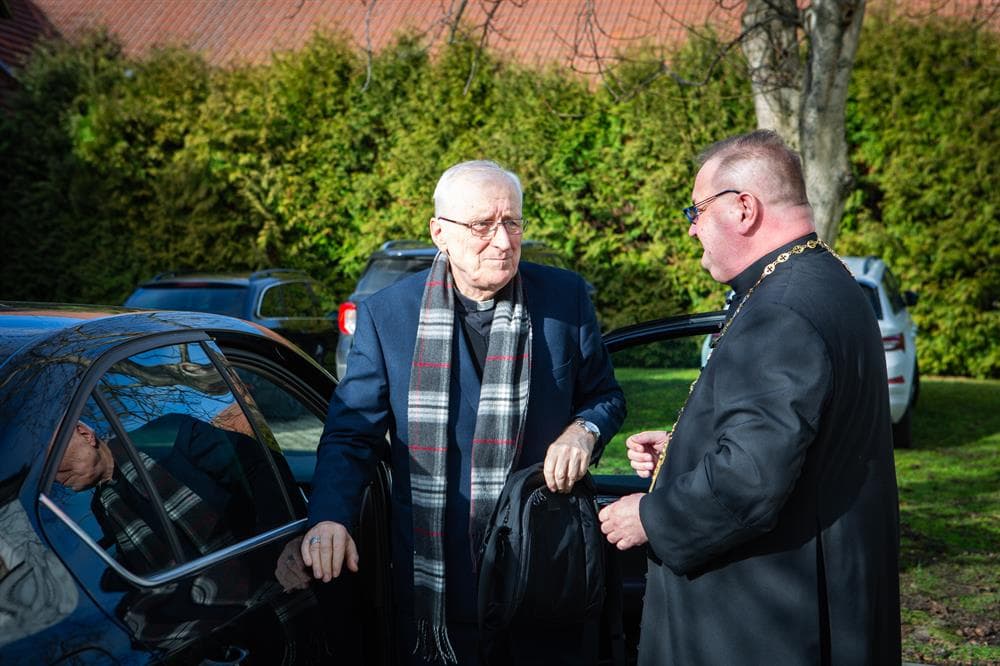 60df80ab-b61b-4284-a773-c9002443
