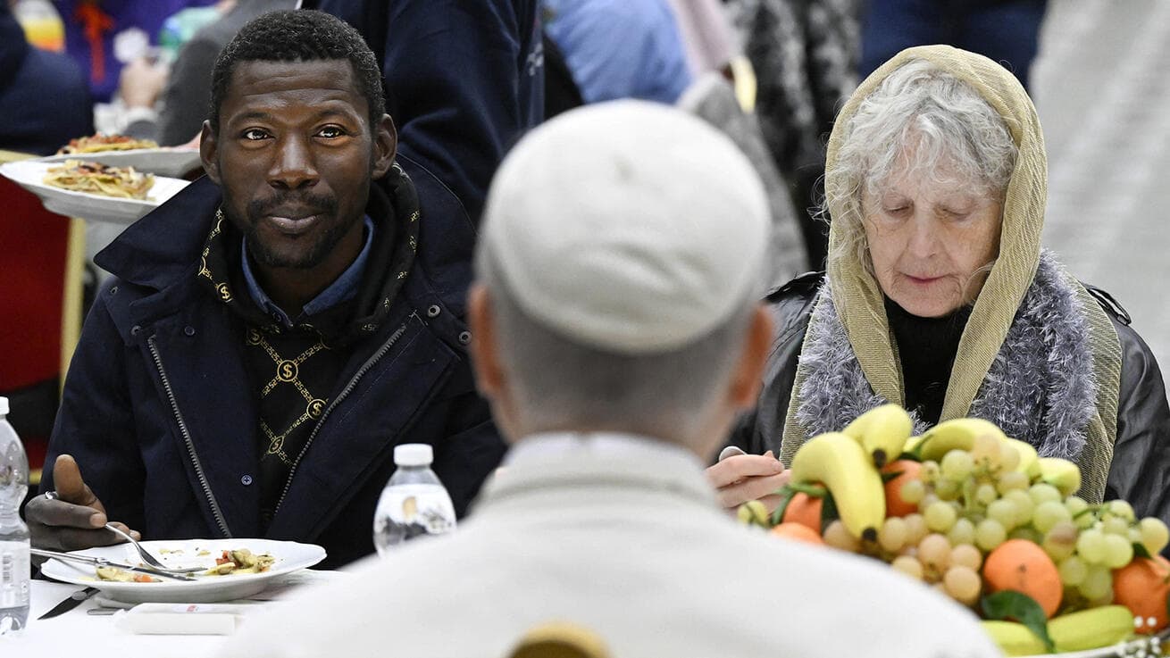 V chudých nás Bůh doprovází