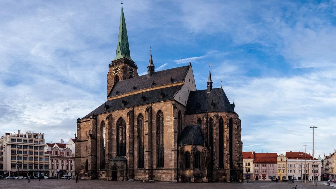 Začaly přípravy na rekonstrukci střechy katedrály sv. Bartoloměje