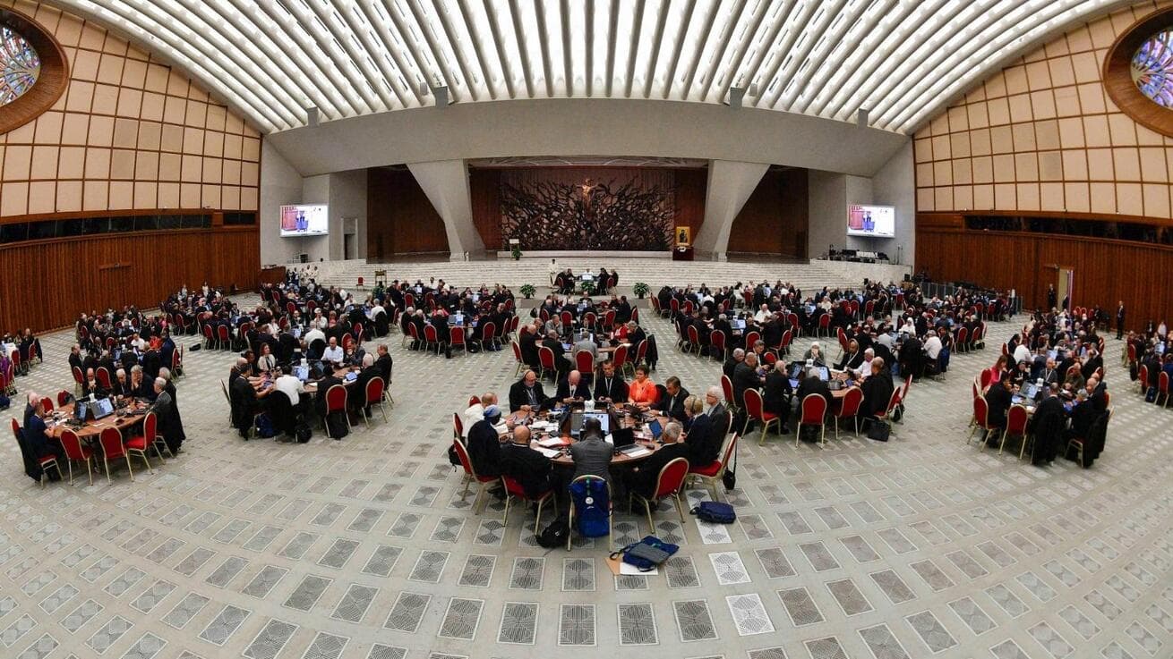 Synoda: Polygamie je nemorální, respektovat církevní nauku