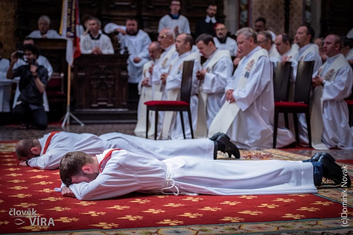 Arcibiskup Nuzík vysvětí dva novokněze
