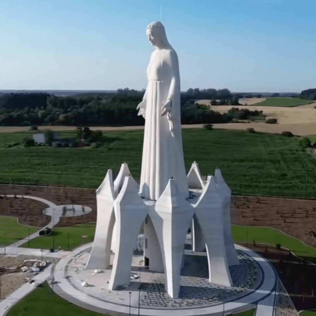 V Polsku požehnají nejvyšší mariánský monument v Evropě