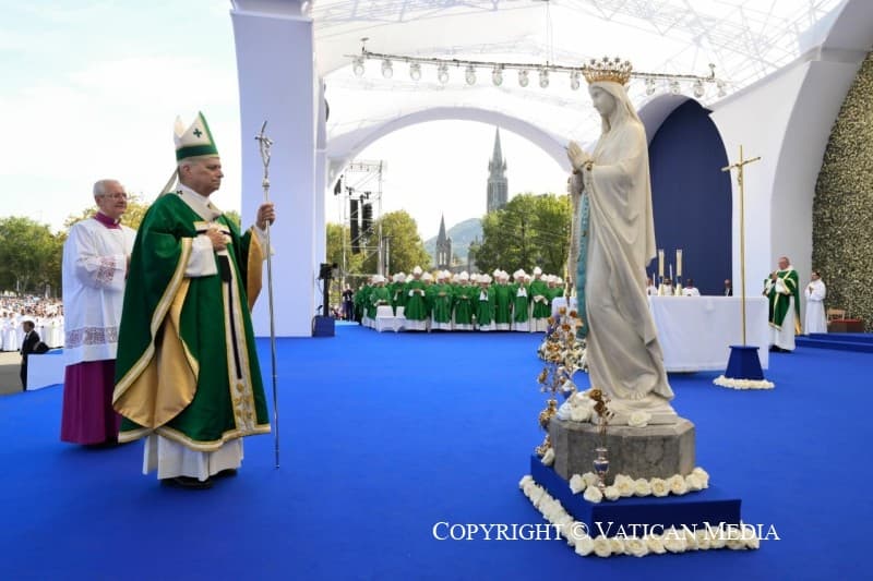Anděl Páně v Lurdách: Lev XIV. vyzval k modlitbě růžence za mír