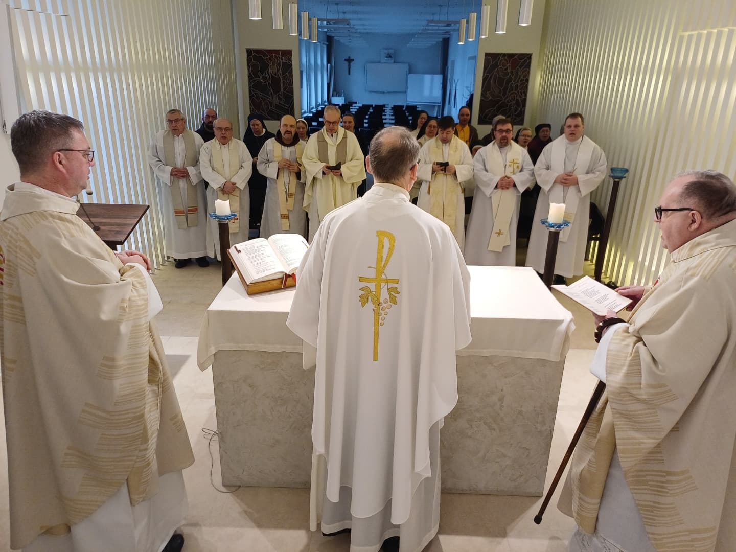 Setkání řeholnic a řeholníků s biskupem