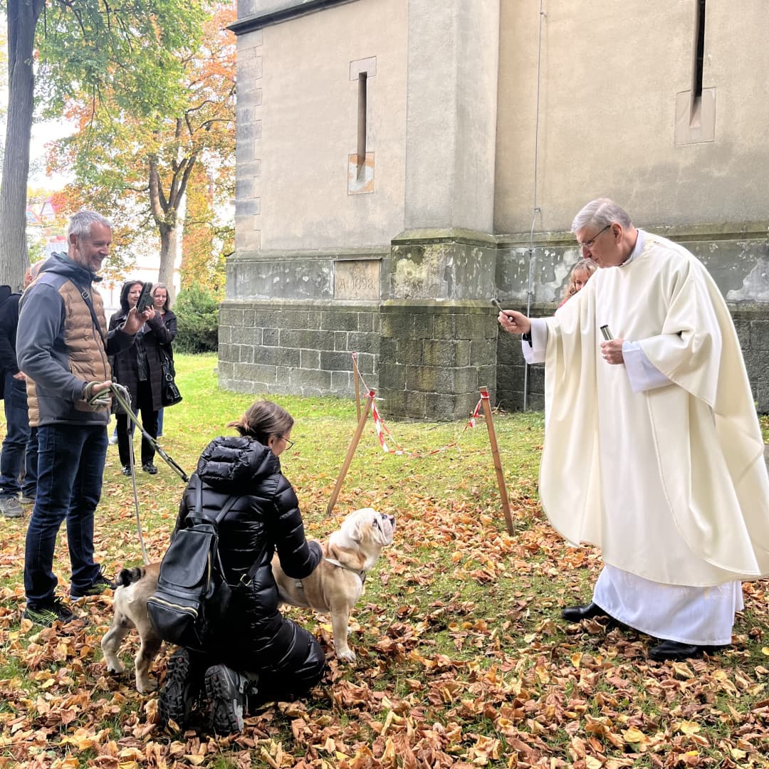 Svátek sv. Františka v Tanvaldu spojil hudbu, víru, děti i pomoc druhým