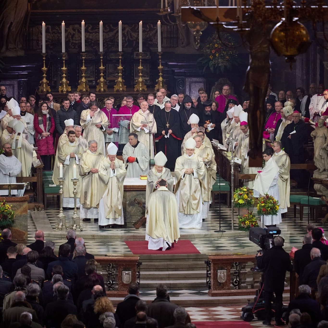 Vídeň má nového arcibiskupa. Jedním ze spolusvětitelů byl litoměřický biskup Stanislav Přibyl