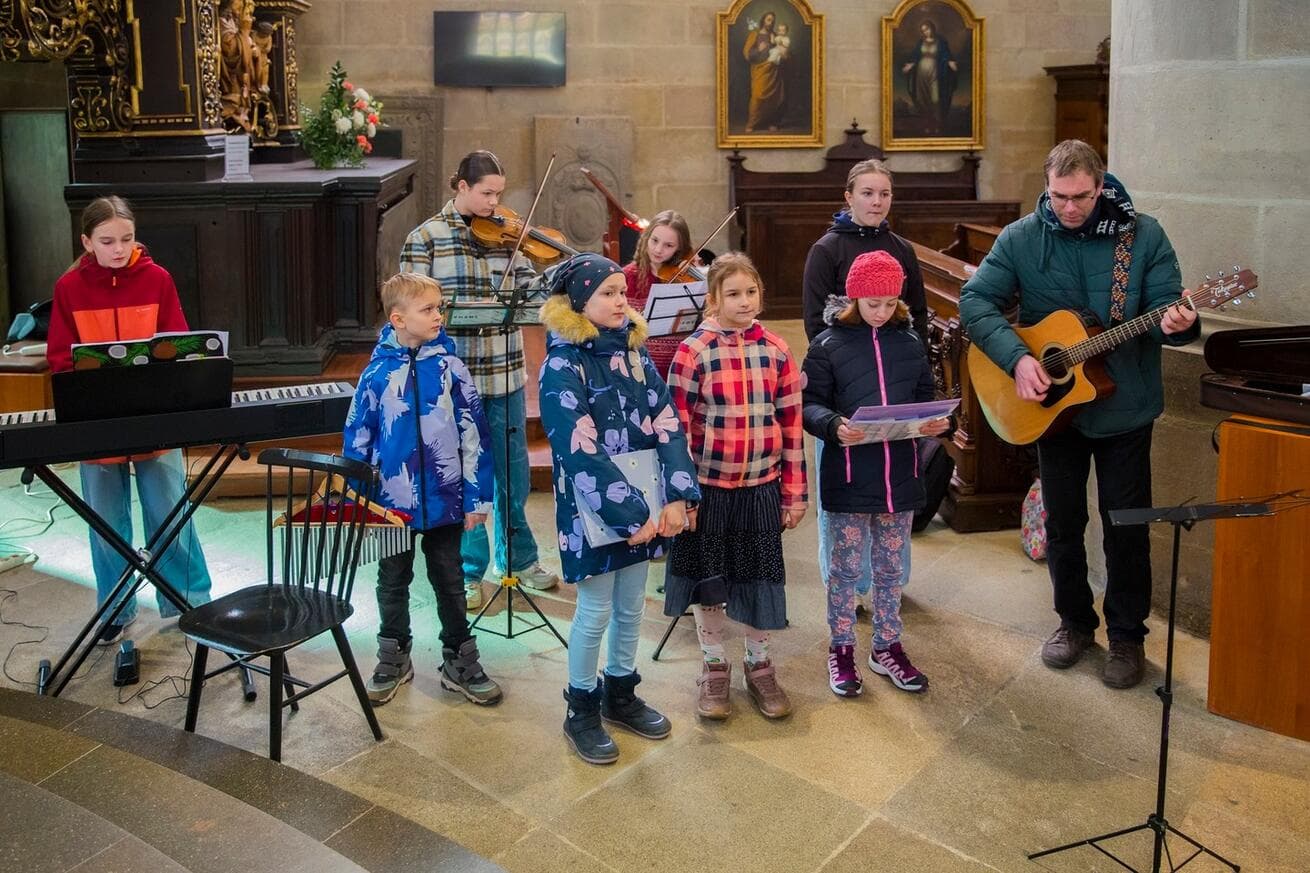 FOTOGALERIE: Setkání dětí připravujících se k 1. svatému přijímání v Plzni