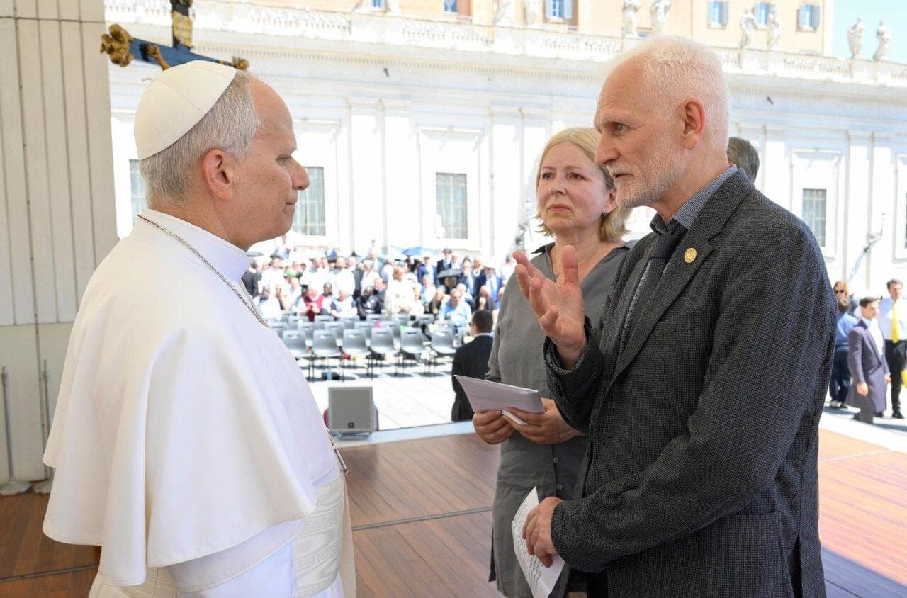 Běloruský disident Ales Bjaljacki se setkal s papežem