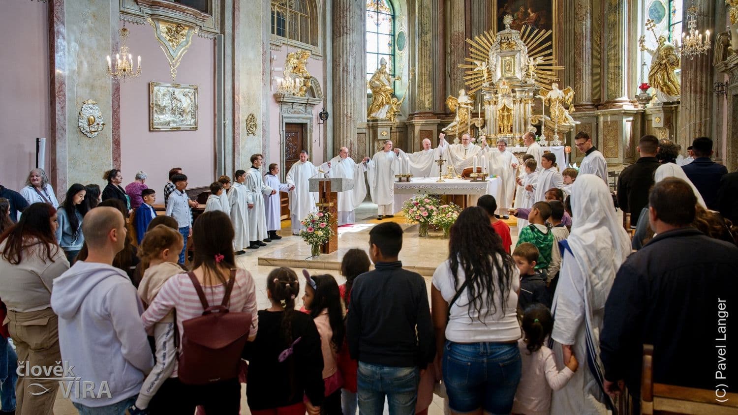 FOTOGALERIE: Romská pouť na Svatém Kopečku se nesla v duchu sv. Františka z Assisi