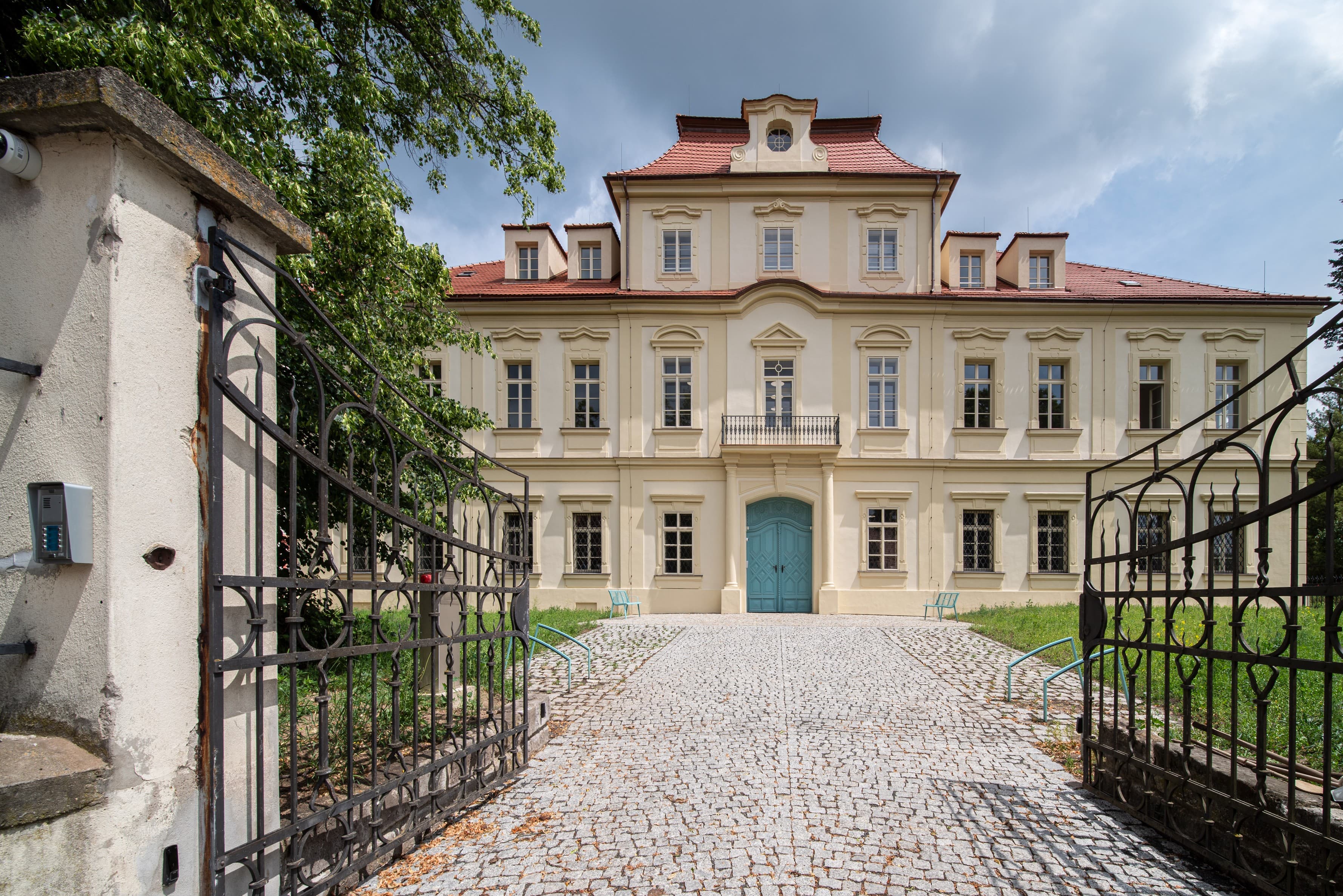 Kněžský Domov sv. Václava ve Staré Boleslavi slavnostně požehná pražský arcibiskup Stanislav Přibyl