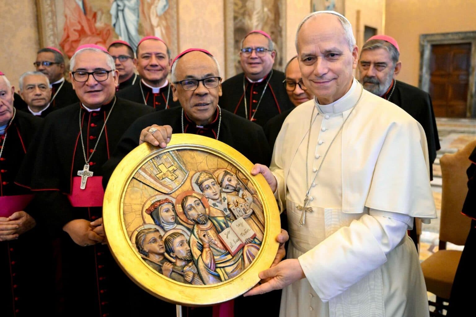 V Peru vzniká téměř čtrnáctimetrová socha papeže Lva XIV.
