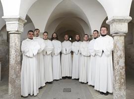 Schola Gregoriana Pragensis provede na Velký pátek v Kadani Passio Domini 