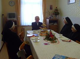 Biskup Mons. Jan Baxant na návštěvě u sester Kongregace Dcer Božské Lásky v Jiřetíně pod Jedlovou dne 3. 1. 2009