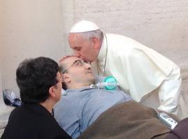 Čas strávený u nemocných je svatý, píše papež