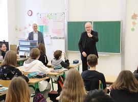 Mons. Jan Baxant navštívil biskupské gymnázium v Bohosudově
