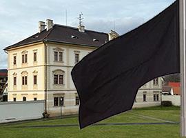 ČBK: Černé vlajky, přímluva a zvonění zvonů