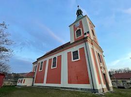 Oprava fasády kostela sv. Jiljí v Bečově u Mostu dokončena