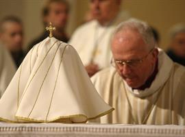 Věřící prožili obřady Zeleného čtvrtka s litoměřickým biskupem