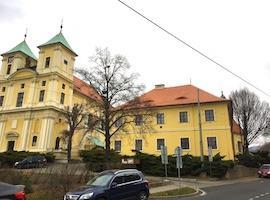 Oprava střechy farní budovy v Litvínově dokončena