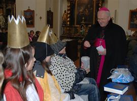 Litoměřický biskup požehnal tříkrálovým koledníkům