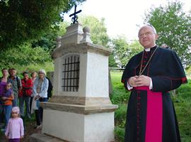 Biskup na Úštěcku požehnal obnovenou křížovou cestu 